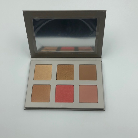 Iconic London Blaze Chaser Face Palette (NWT) - Picture 2 of 3